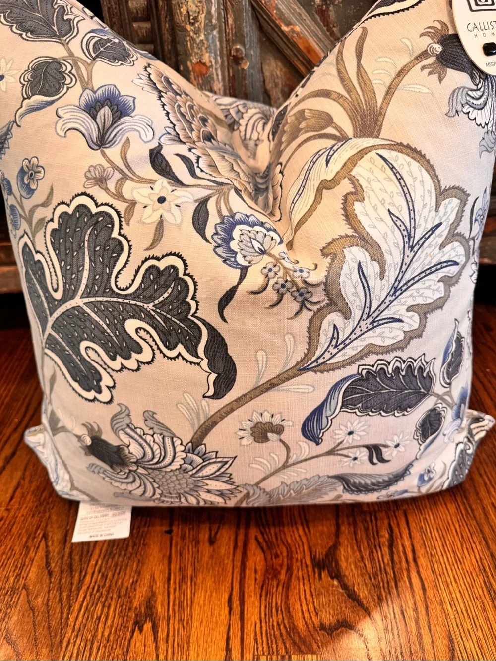 1-NWT CALLISTO HOME FLORAL DESIGN DECORATIVE PILLOW